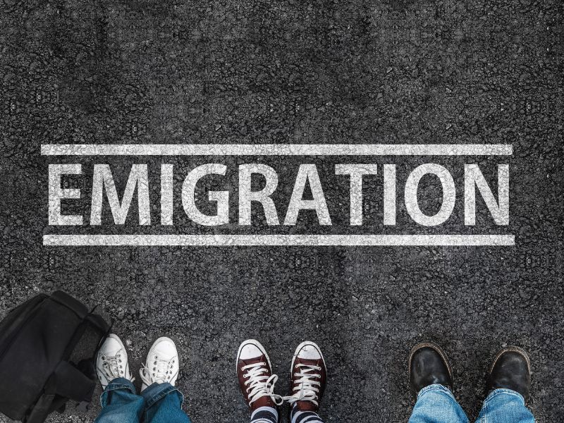 Emigration vs Immigration : What's the difference? Find out now  